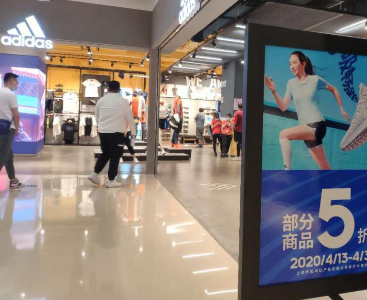 阿迪、安踏紛紛大幅打折 服裝企業(yè)的庫存危機(jī)來了？